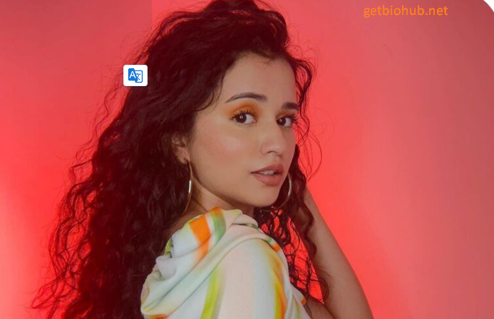 Sweet & Impressive Comments for Her Pictures – Best Picks for 2025